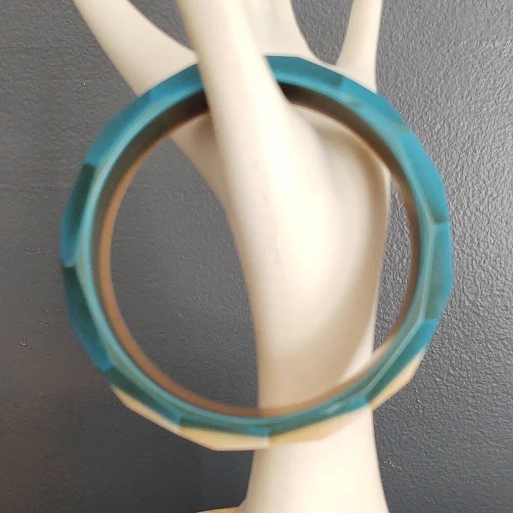 Blue and beige faceted resin bangle